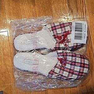 NEW Victoria’s Secret Flannel Slippers Satin Bow. Size Medium size 6.5/7